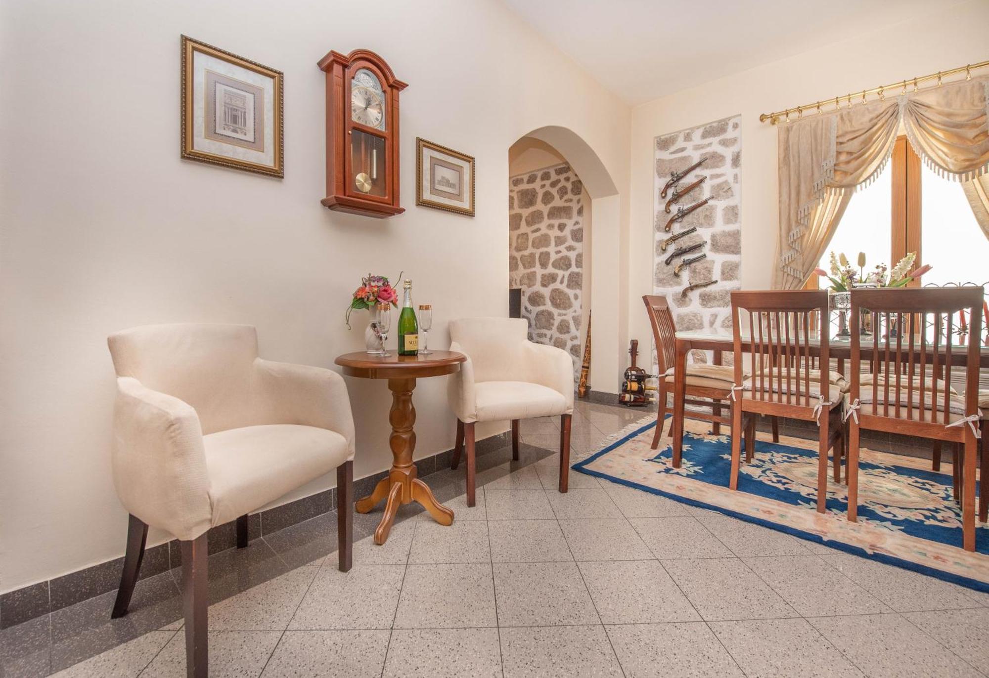 S&P City Center Apartments コトル エクステリア 写真
